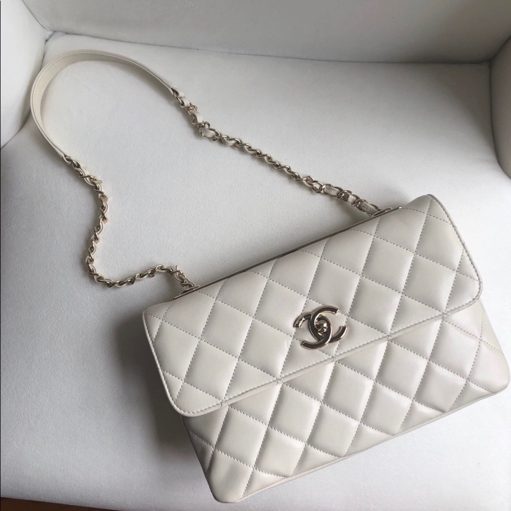 🚫SOLD🚫 White CHANEL Lambskin Flap Bag